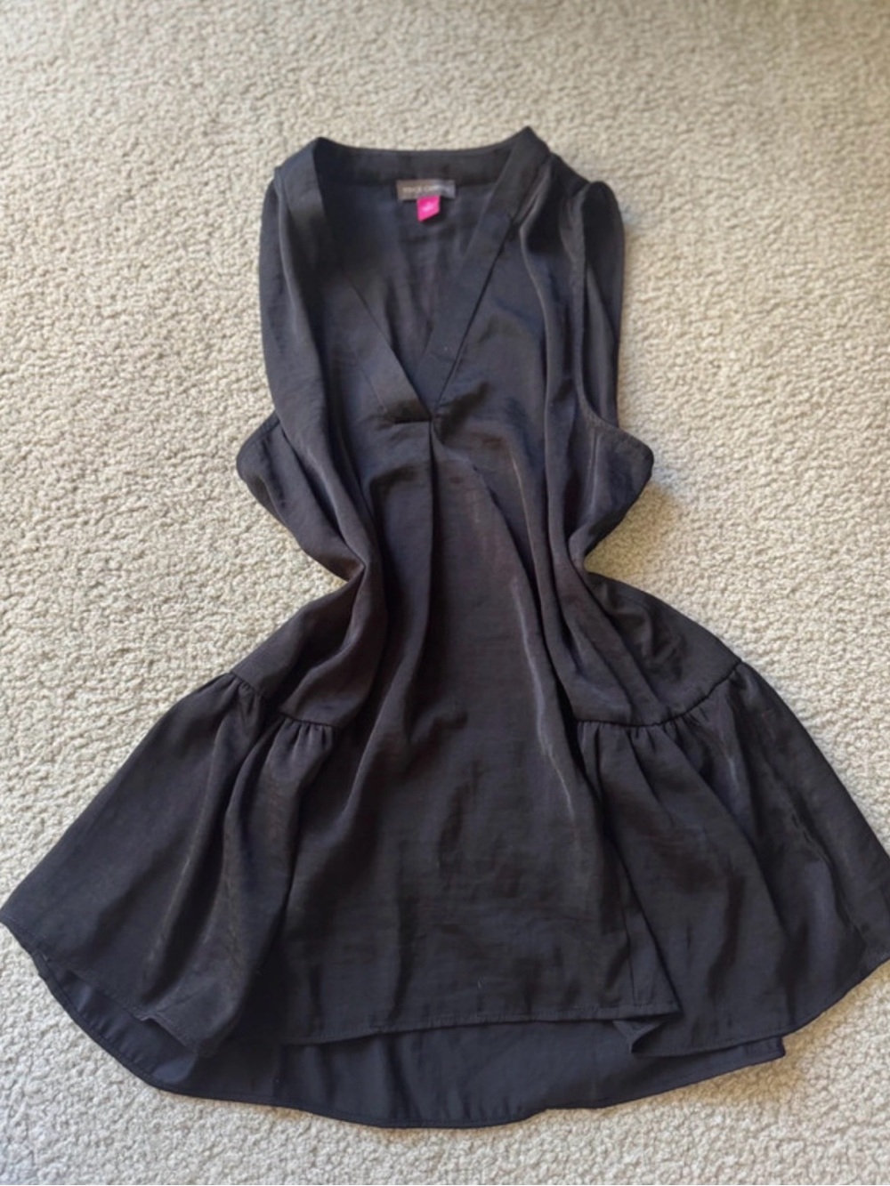 Vince Camuto Black V-Neck Sleeveless Ruffle Hem Top